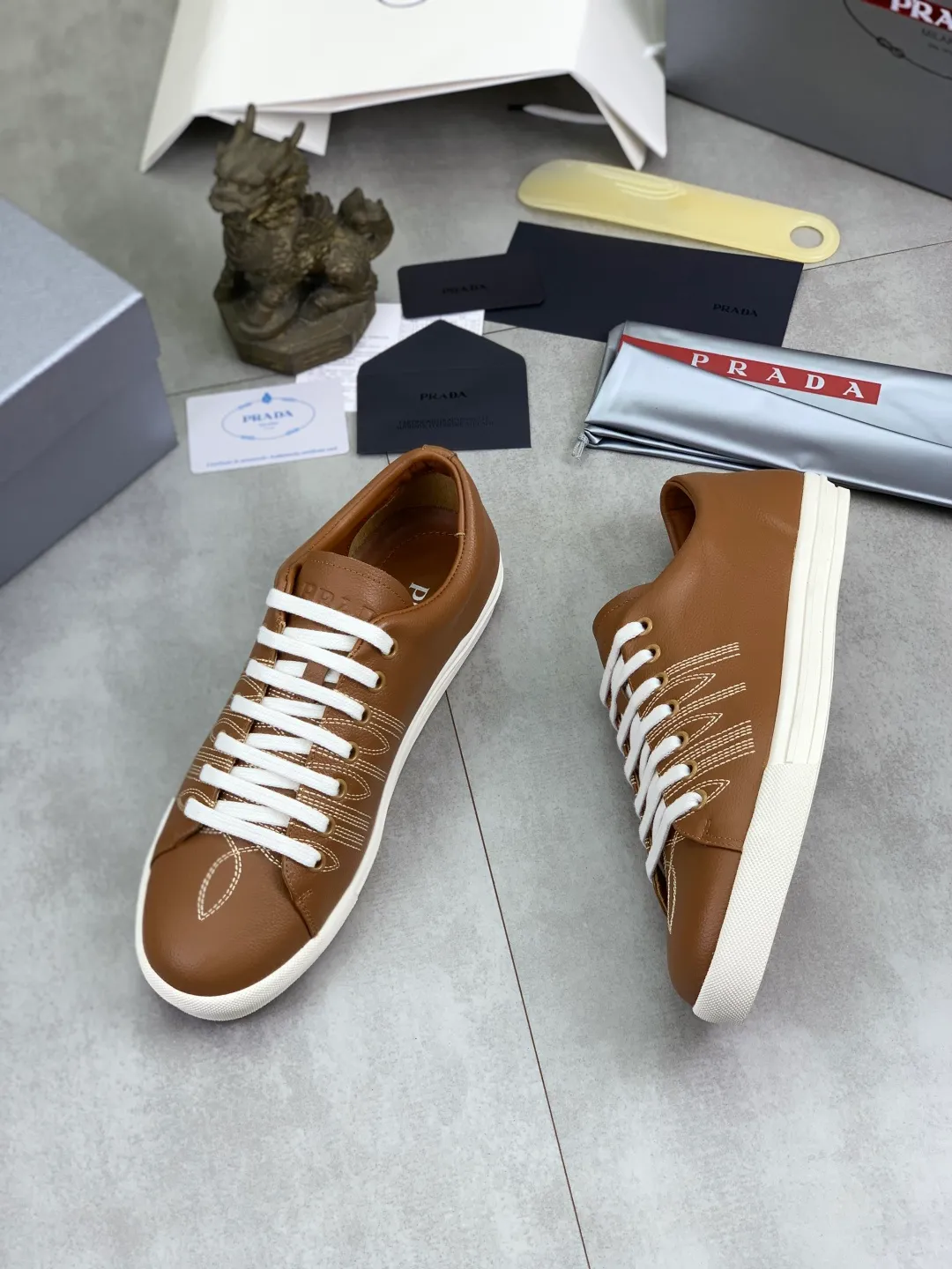 Men's men's shoes P560💰[New model] The latest hot model is on the official website, 🆘 The trendy brand (Prada) mainly promotes the hot model, avant-garde and versatile fashion men's shoes private version mold opening, cowhide surface splicing 1:1.. Fashionable and simple, original imported cowhide lining cowhide feet; the atmosphere and personality are more fashionable, eye-catching and pursuing class. It will subvert the old ideas and be a must-have for fashion trendsetters with you! Must keep it for yourself! Tall and comfortable, large and low, high-end quality workmanship. Code number: 38-44 3️⃣optional.